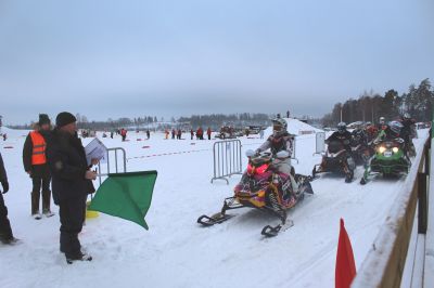 В «Демино» стартовал третий этап Чемпионата России по снегоходному кроссу